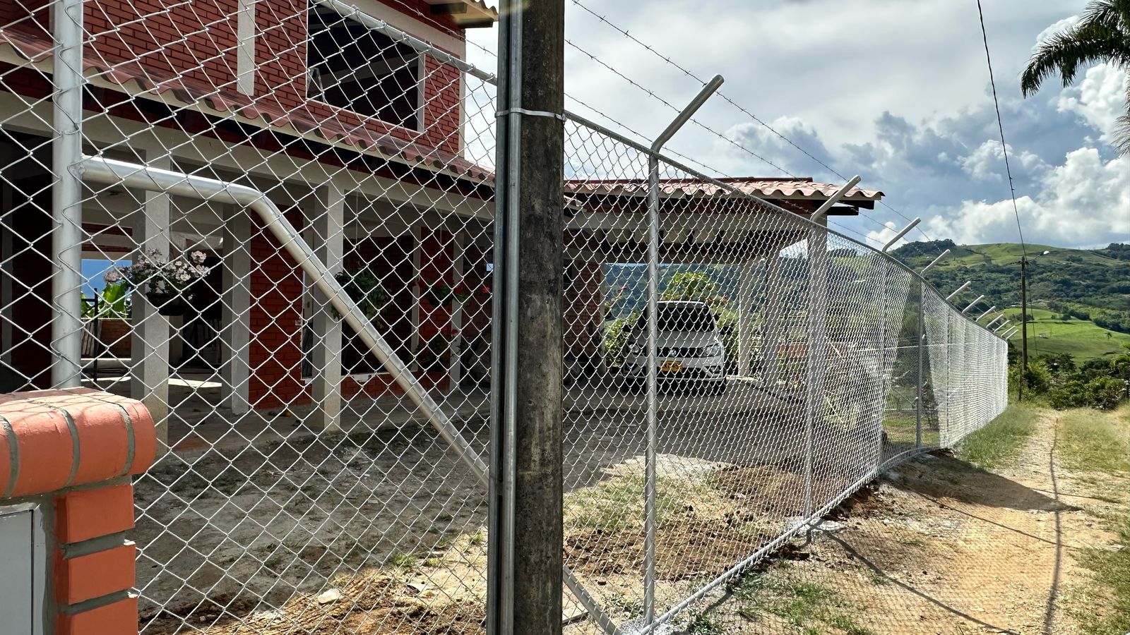 Malla con Estructura Metálica